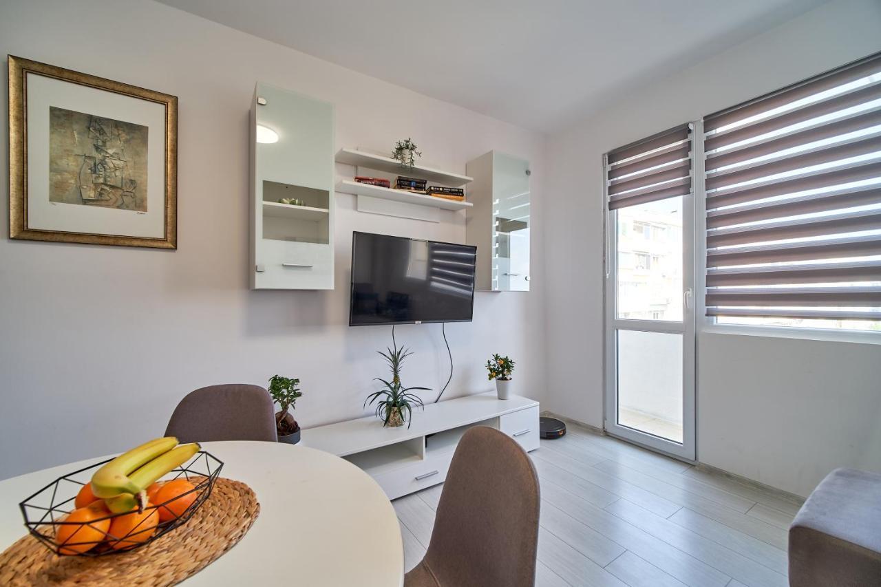 Cozy Apartment With Balcony On The Black Sea- Part Of The Family 'Vicki Apart Varna Exterior foto